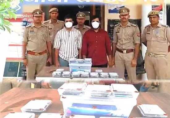 नोएडा में लोन और बीमा पॉलिसी के नाम पर धोखाधड़ी करने वाले 11 गिरफ्तार